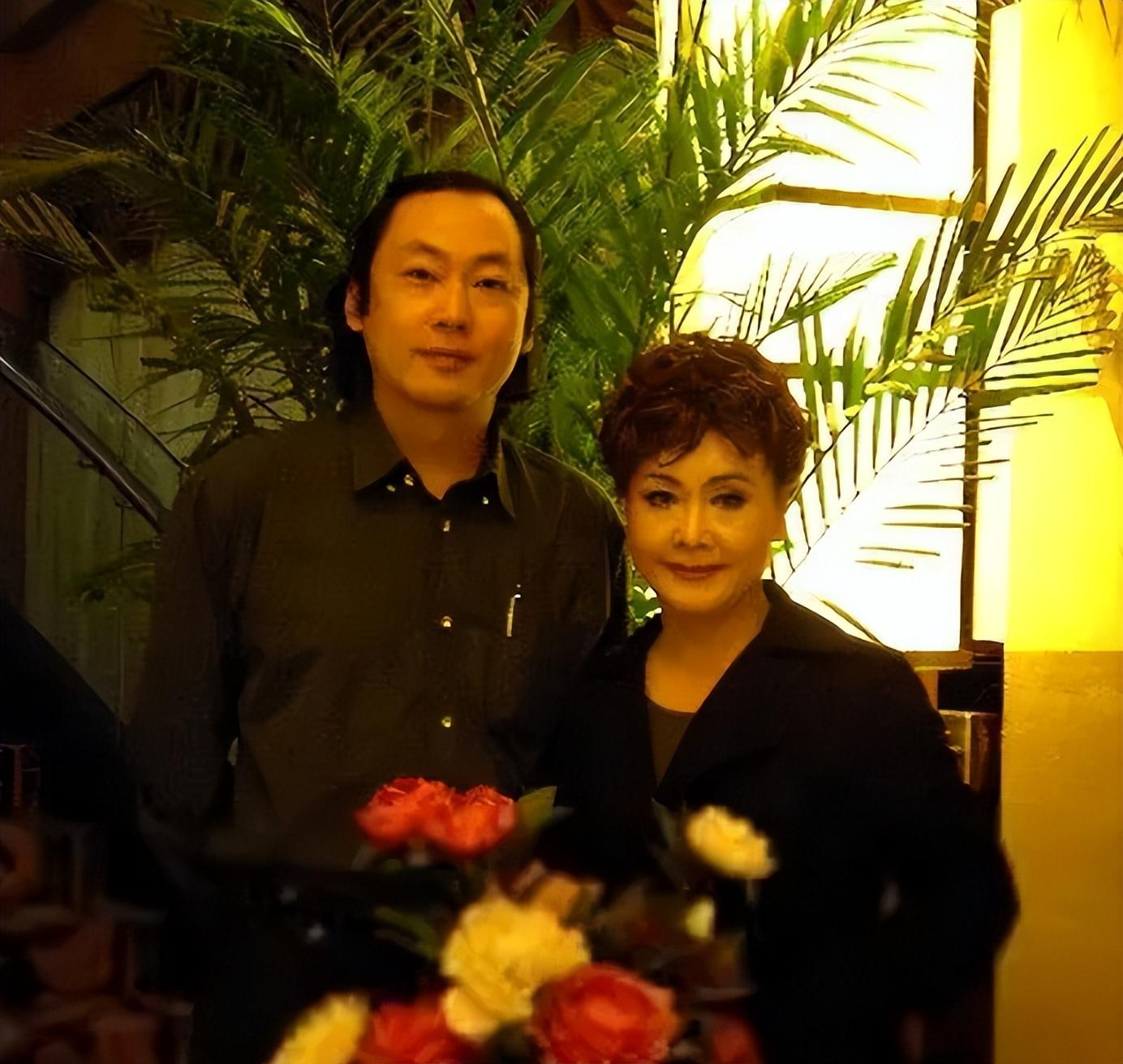 回顾李谷一女儿肖一虽妈妈忙于工作没空管我但我仍以她为骄傲