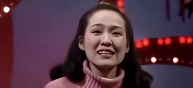 她早就不是中国籍了屡次登上春晚走红当初嫁给洋老公遭嫌弃