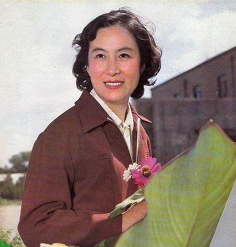 回顾朱曼芳大女儿是演员小女儿是画家对偏瘫丈夫不离不弃