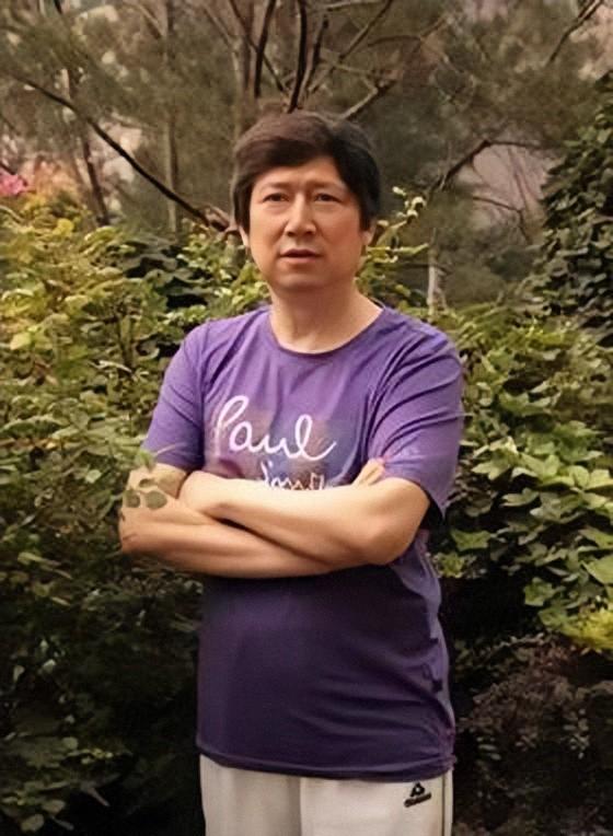 回顾富豪继承妻子268亿晚年财产受手下控制被迫跟保姆结婚