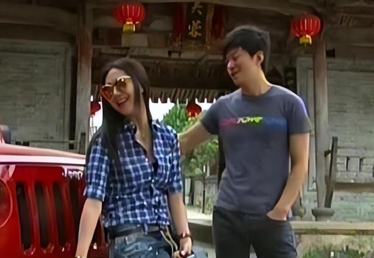 而李健也很大方地表示,自己和妻子决定不要孩子.