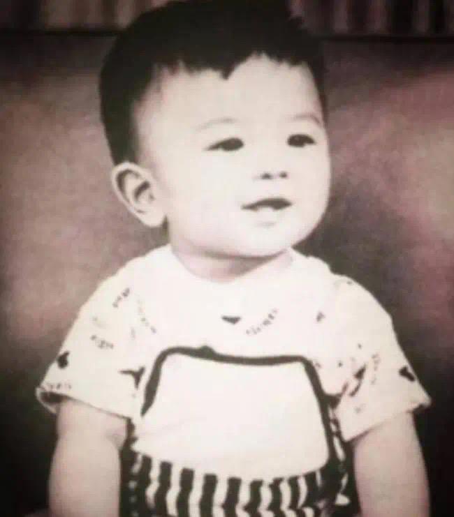 十几岁的时候,"花心基"还是"少年基"的时候,他遗传了父亲的音乐细胞