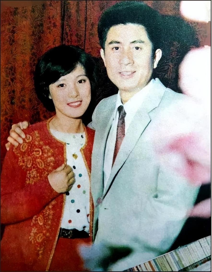 刘晓春和尤勇智是一个班的同学,出色的外表让成为了