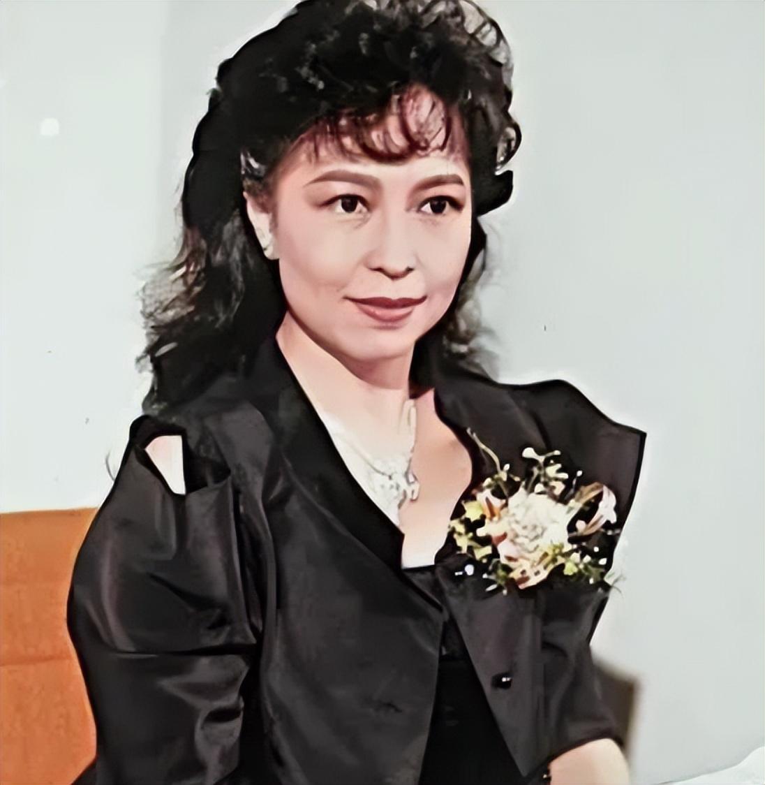 回顾狄娜她是真正的万人迷富豪大佬为之疯狂却不爱豪门爱祖国