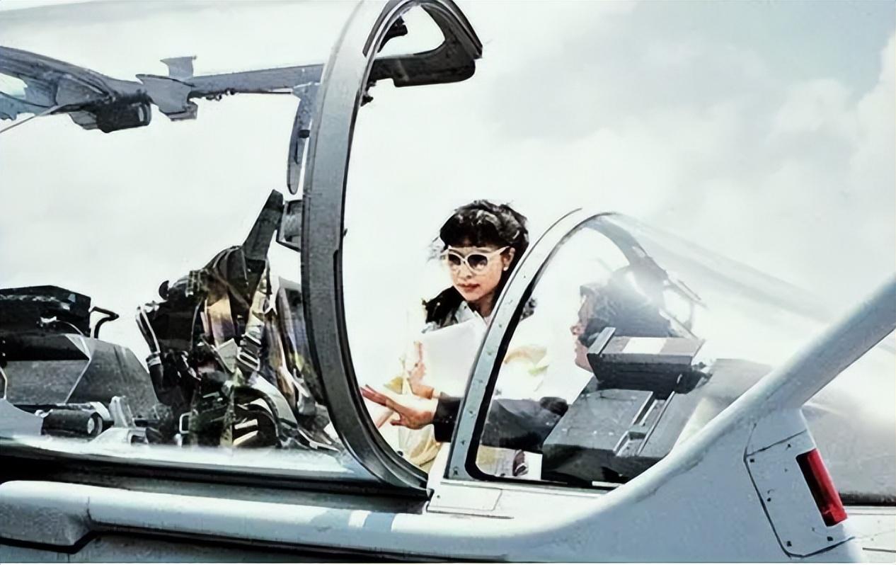 回顾狄娜她是真正的万人迷富豪大佬为之疯狂却不爱豪门爱祖国