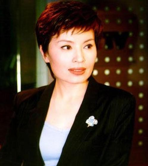 回顾李瑞英播报新闻联播18年0失误儿子坠楼仍坚守岗位