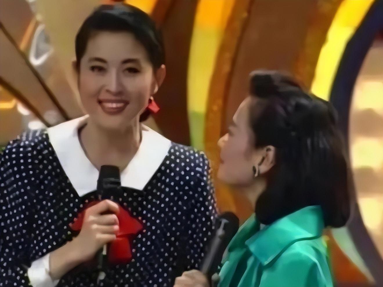 那些年,春晚舞台上的倪萍,赵忠祥,和小品里的赵本山,这三位就是春晚的