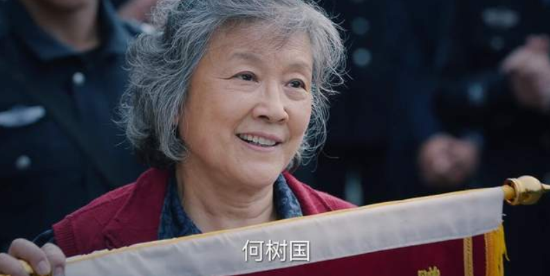 回顾演员宋春丽为事业放弃生育40岁做试管61岁终于当上母亲