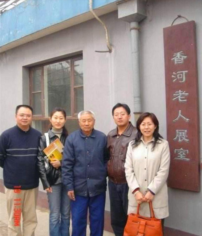 接着是周凤臣的指甲开始变红,身体十分柔软,富有弹性,血管有微弱循环.