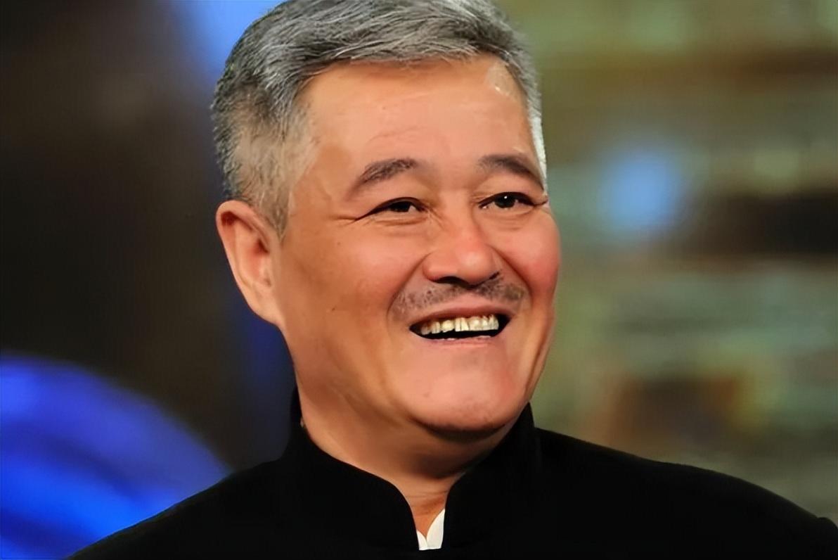 回顾洛桑他是相声天才25岁因模仿赵本山走红在27岁时英年早逝