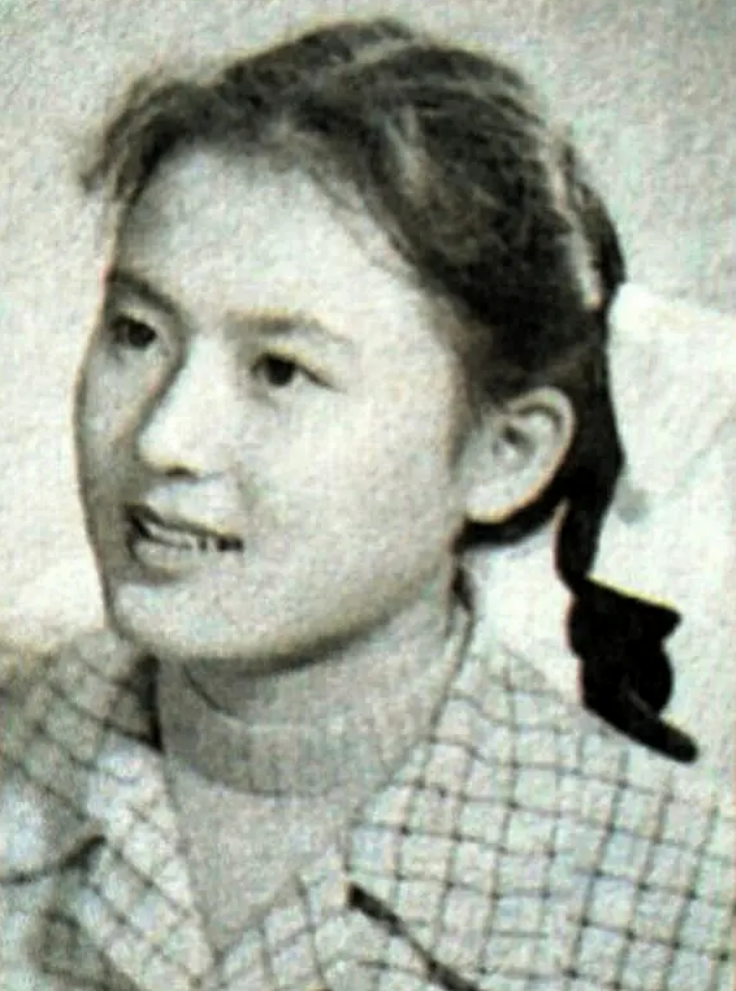 回顾著名演员向梅和丈夫牵手64年71岁患脑梗如今怎样了