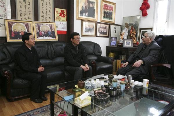 他主政过苏州,扬州两地,后任江苏省委书记,功勋卓著,享年97岁