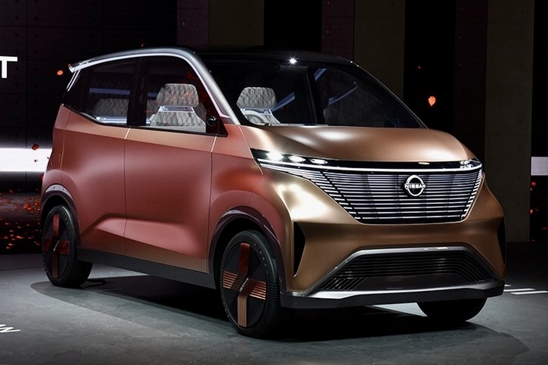 日产这款咖啡色"小面包车"还挺科幻的