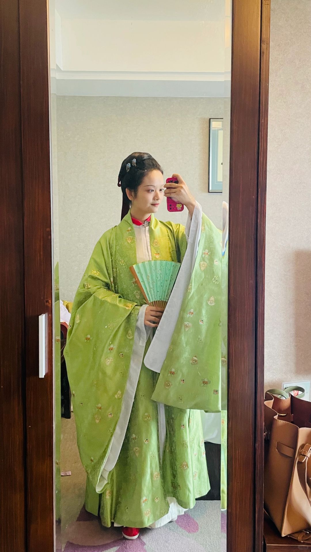 这款男女通吃的绿色汉服,简直美到我心巴上了!