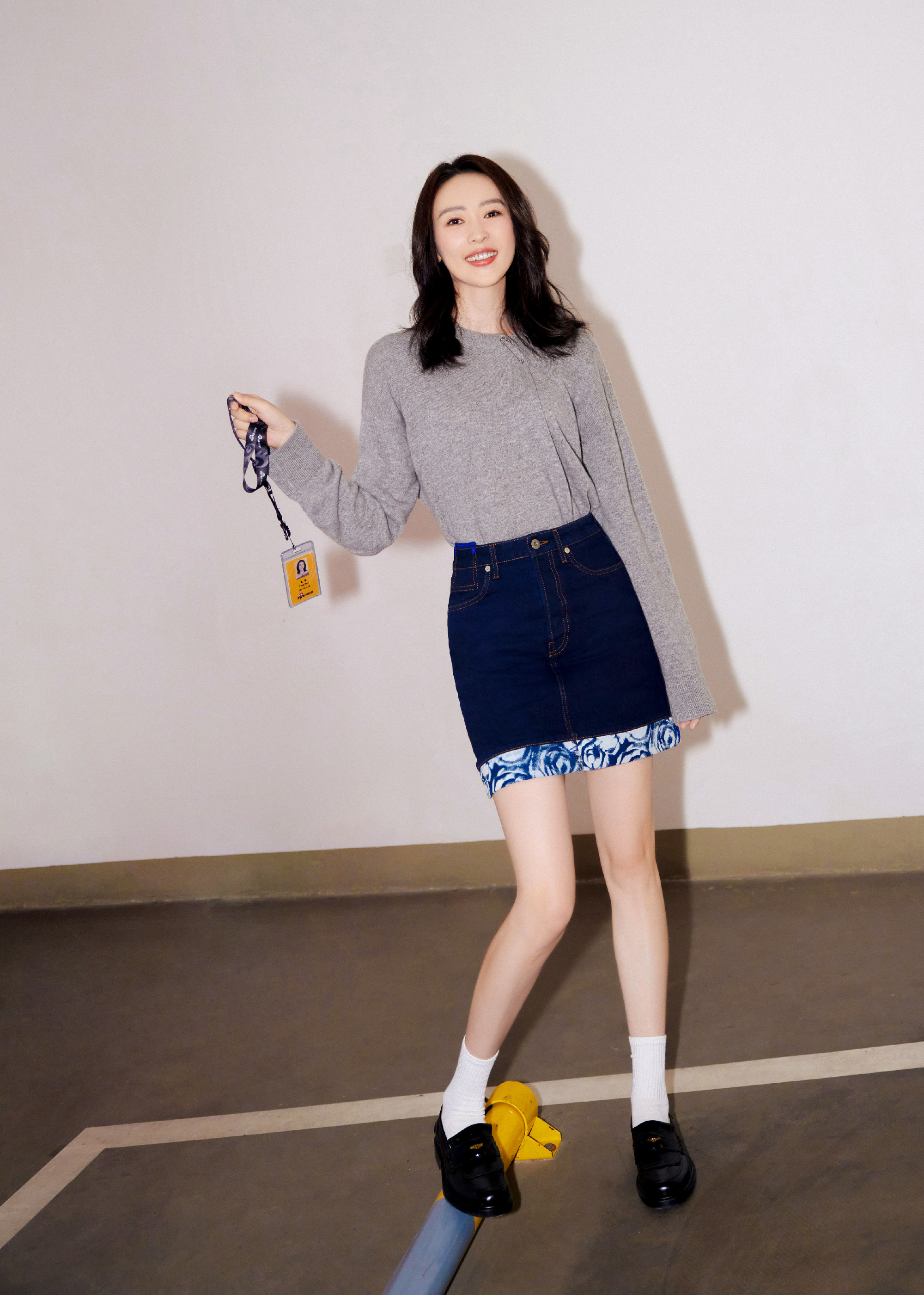 童瑶晒美图,她这两套穿搭都很好看.