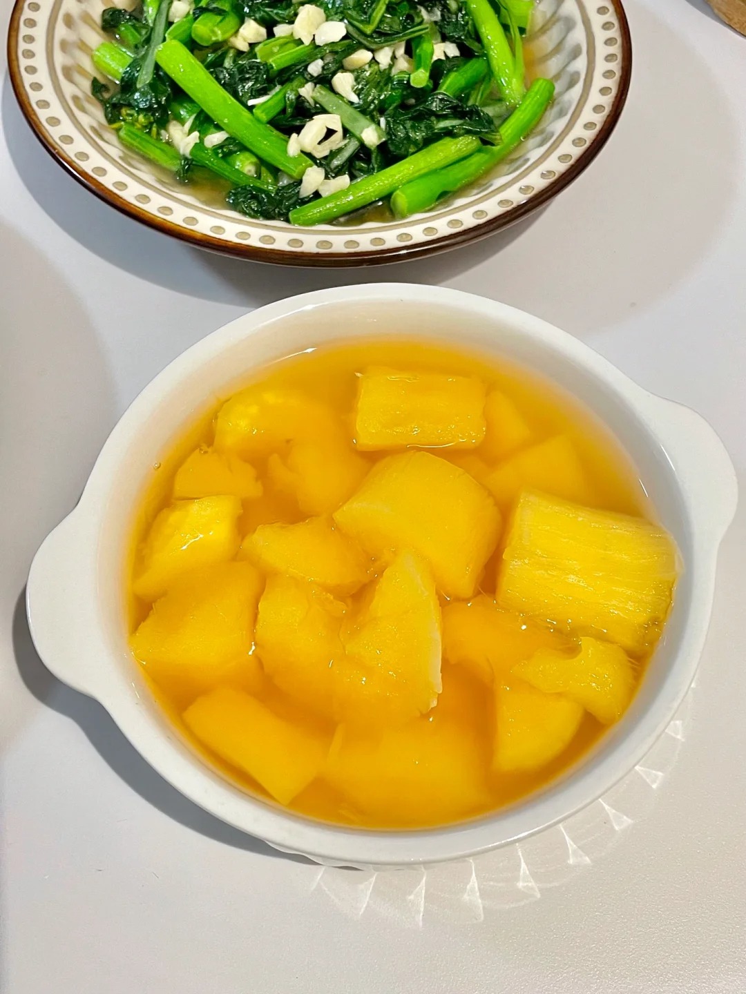 今晚的菜单 清蒸鲈鱼鲜嫩美味营养丰富 番茄炒蛋经典的国民