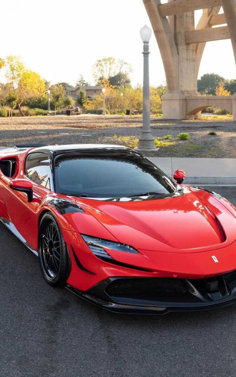 法拉利图片  法拉利是一家举世闻名的意大利汽车生产厂家,以其高性能
