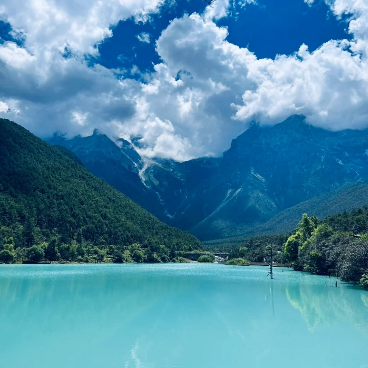 选择这款山水微信头像,不仅是对自然之美的向往,更