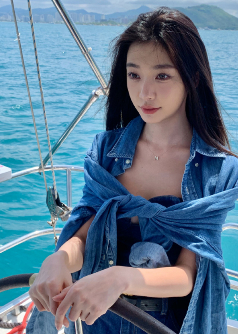 易梦玲的游轮美照,这身材真好!