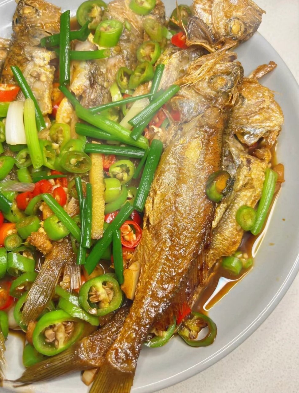 香辣入味的香煎小黄鱼95太下饭啦  昨天试着做了一道让人食欲大开