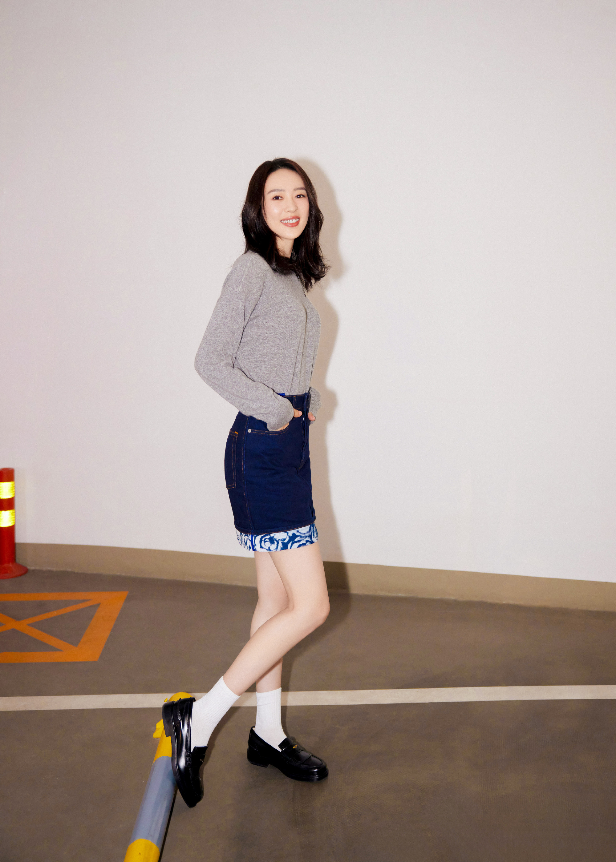 童瑶晒美图,她这两套穿搭都很好看.