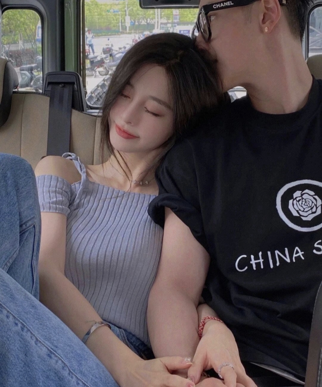 如果对方心里有你,仍然牵挂着你,那么他一定会忍不住主