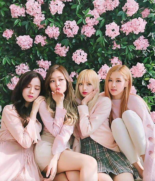 blackpink.@新金牌娱乐观察家正版的动态