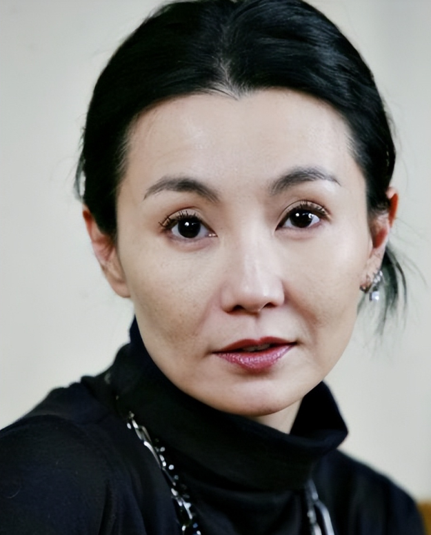 60岁张曼玉惊艳回归!增肥后气质大变,朴素打扮难掩盛世美颜