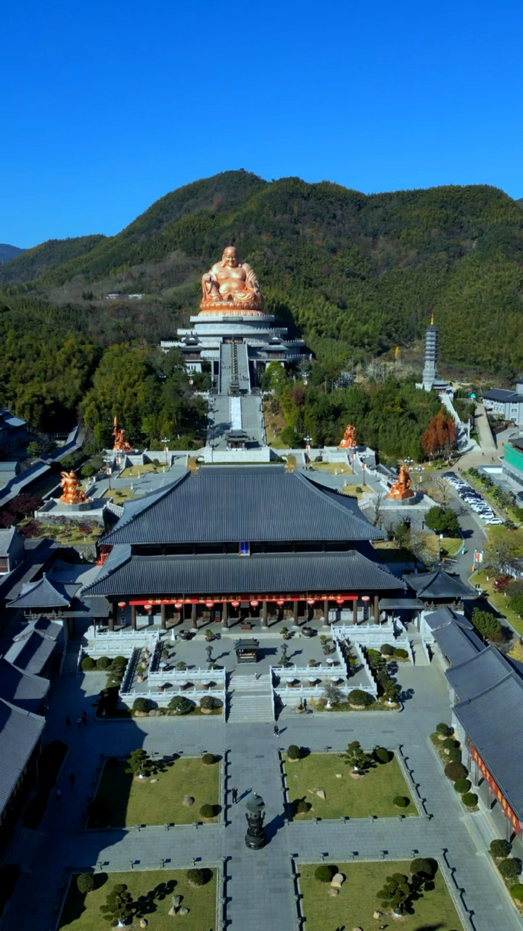 总要来趟雪窦山吧,看看世界上最大的露天弥勒佛铜像