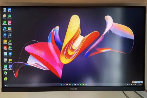 飞利浦4k分屏显示器:高清画质,多任务高效办公体验!