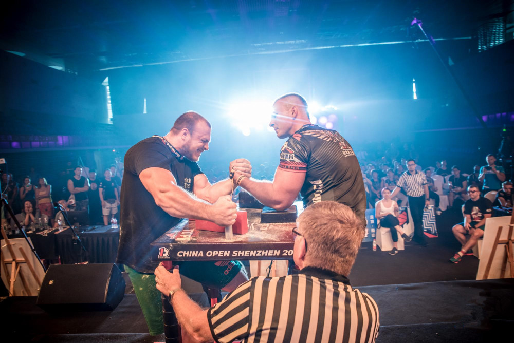 掰手腕力量怎么训练,教你3个训练动作,然你收获液压钳似的手臂