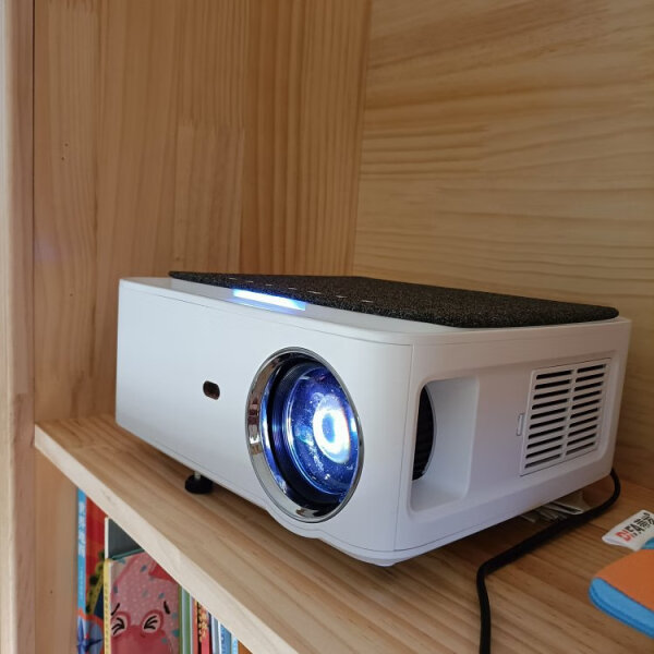 瑞格尔rd-828投影机:画面细腻,连接自如,智能体验!