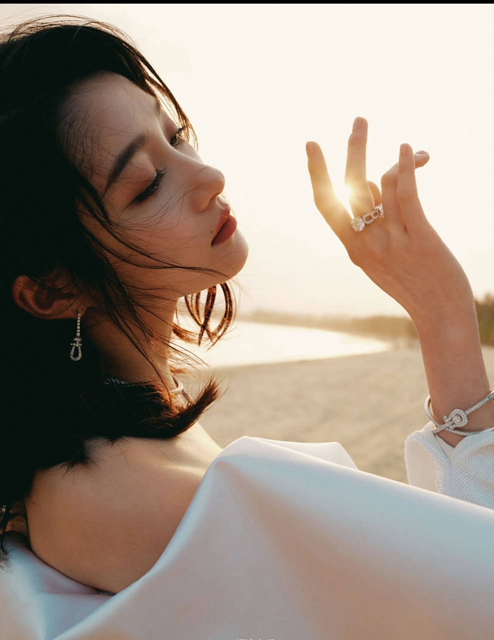 关晓彤一个人的夕阳如同安静守候的孔雀,耀眼又触不可及,张天爱如同