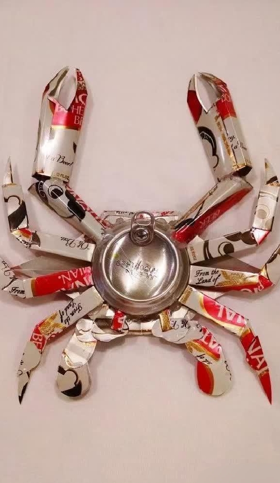 瞧这手工艺品,太漂亮了,用可乐瓶子就可以制作出各式各样的工艺品,摆