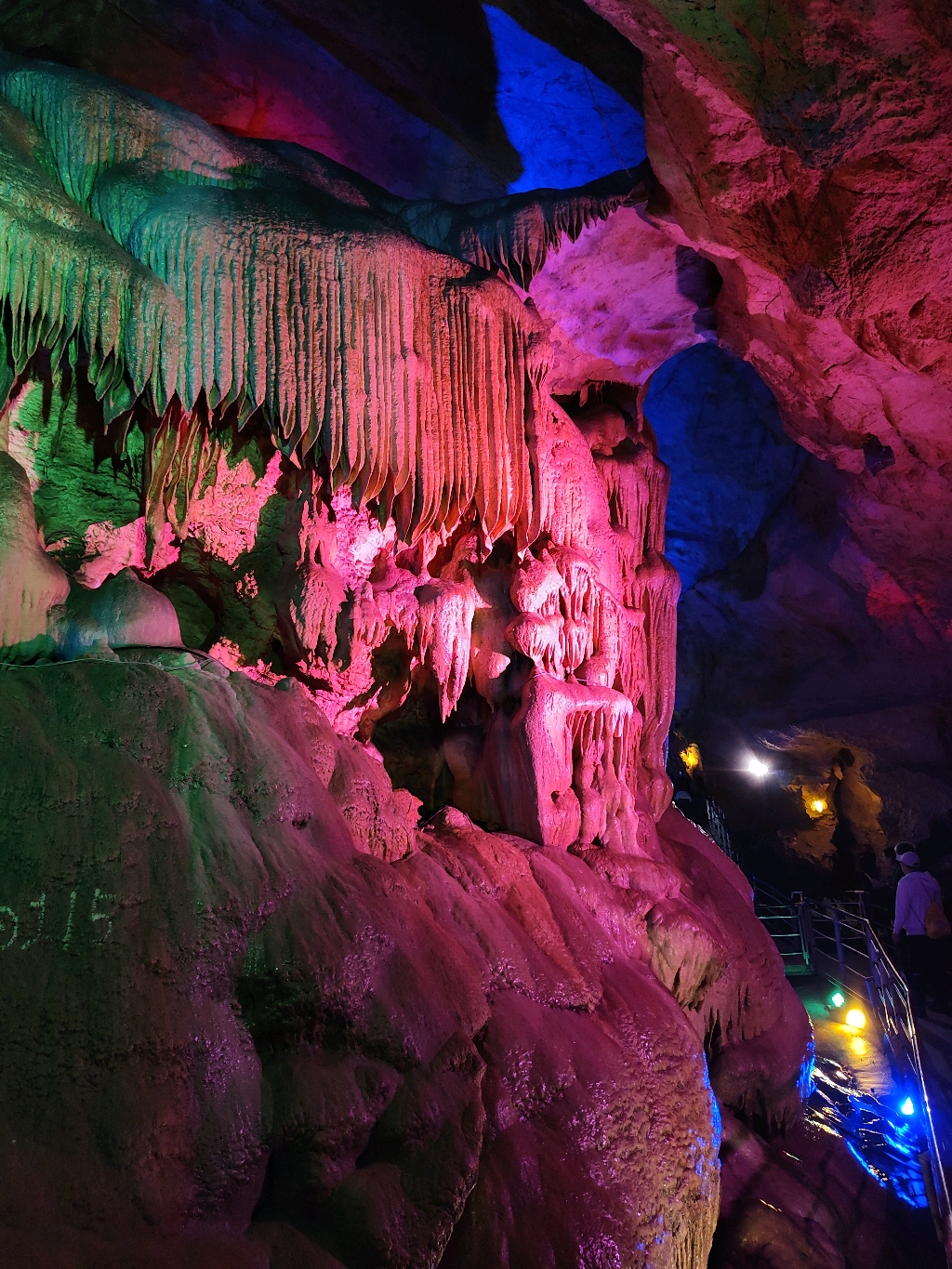 辽宁本溪国家地质公园望天洞景区位于辽宁省桓仁满族自治县.
