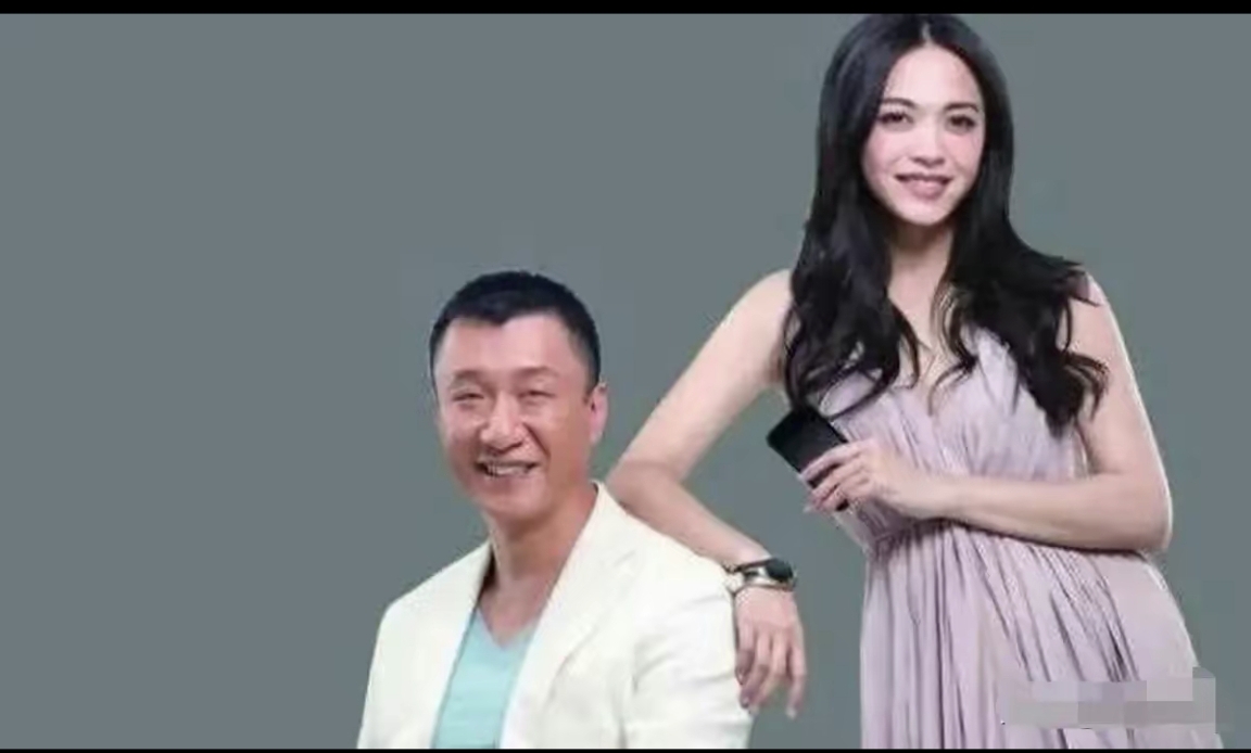 那天,在拍摄现场,孙红雷突然对姚晨说:"咱能生一个嘴巴小点的女孩吗?