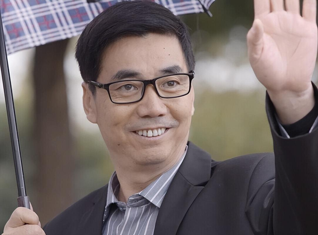 范明:娶大6岁二婚女厉玲,将继子视如己出,如今继子成国家骄傲