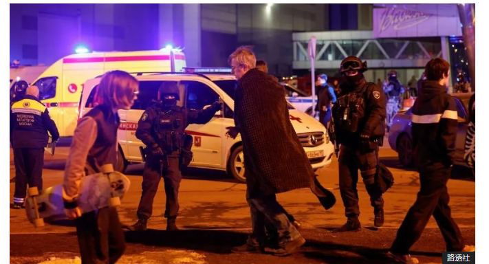 莫斯科袭击事件枪手在莫斯科番红花市政厅杀害数十人