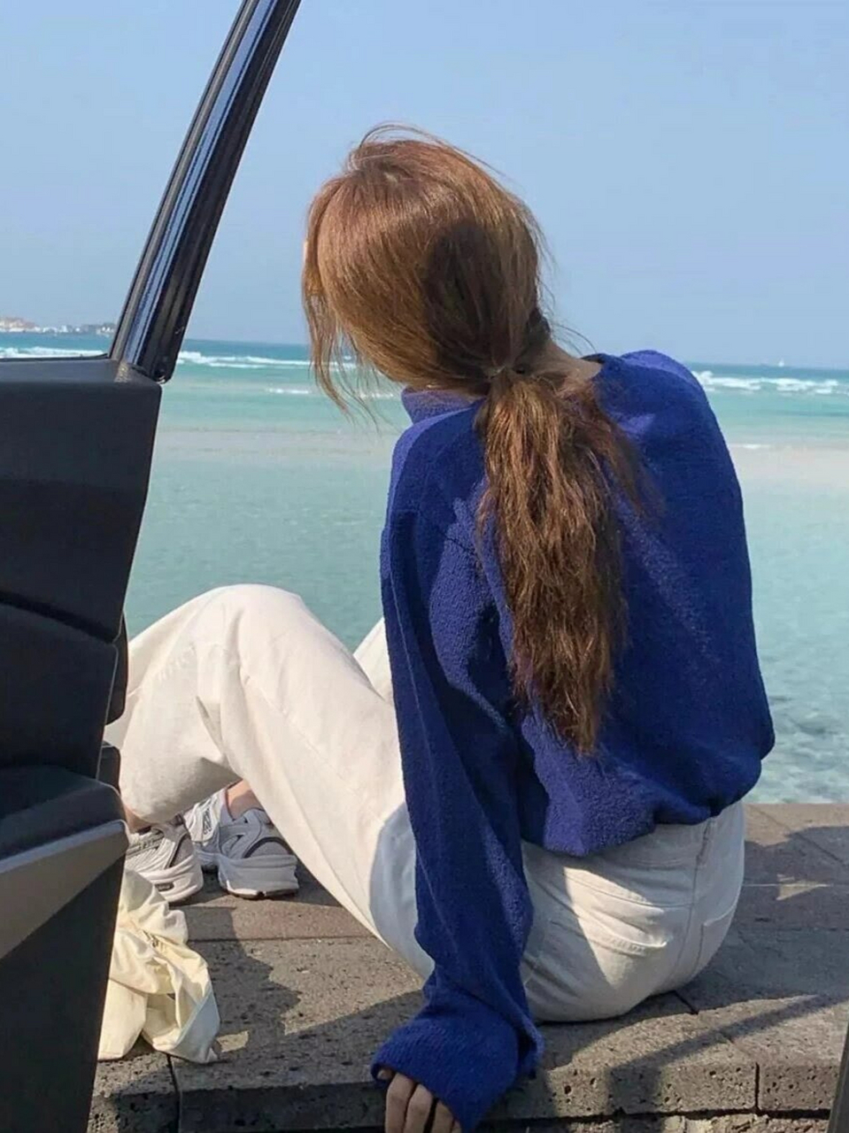 清新蓝色森系女生头像  漫步在蓝色森林,感受清新的风,寻找内心的宁静