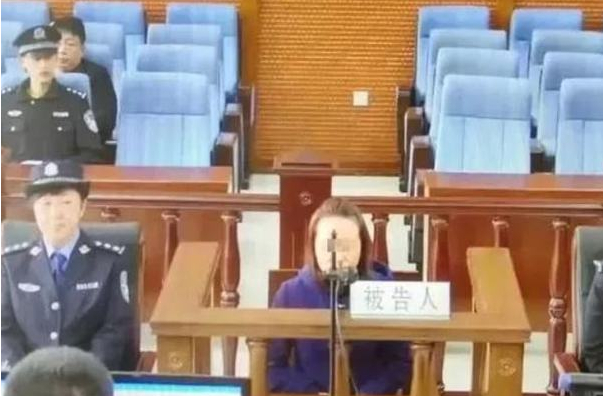 2015年八岁女童被老师打成重度残疾父亲竟也含恨离世