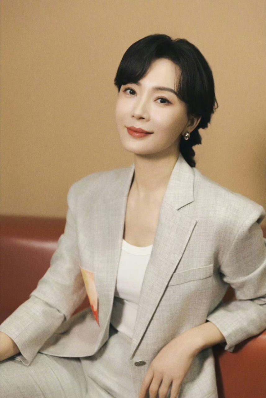 陈数生活照,朴实大方,温婉典雅,彰显生活中的美丽!