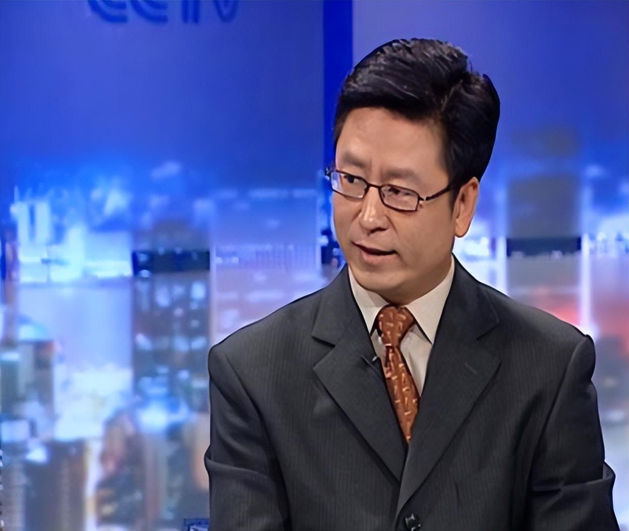 93年,电视台要筹办一档新闻节目,领导找到了白岩松,把这个艰巨的任务