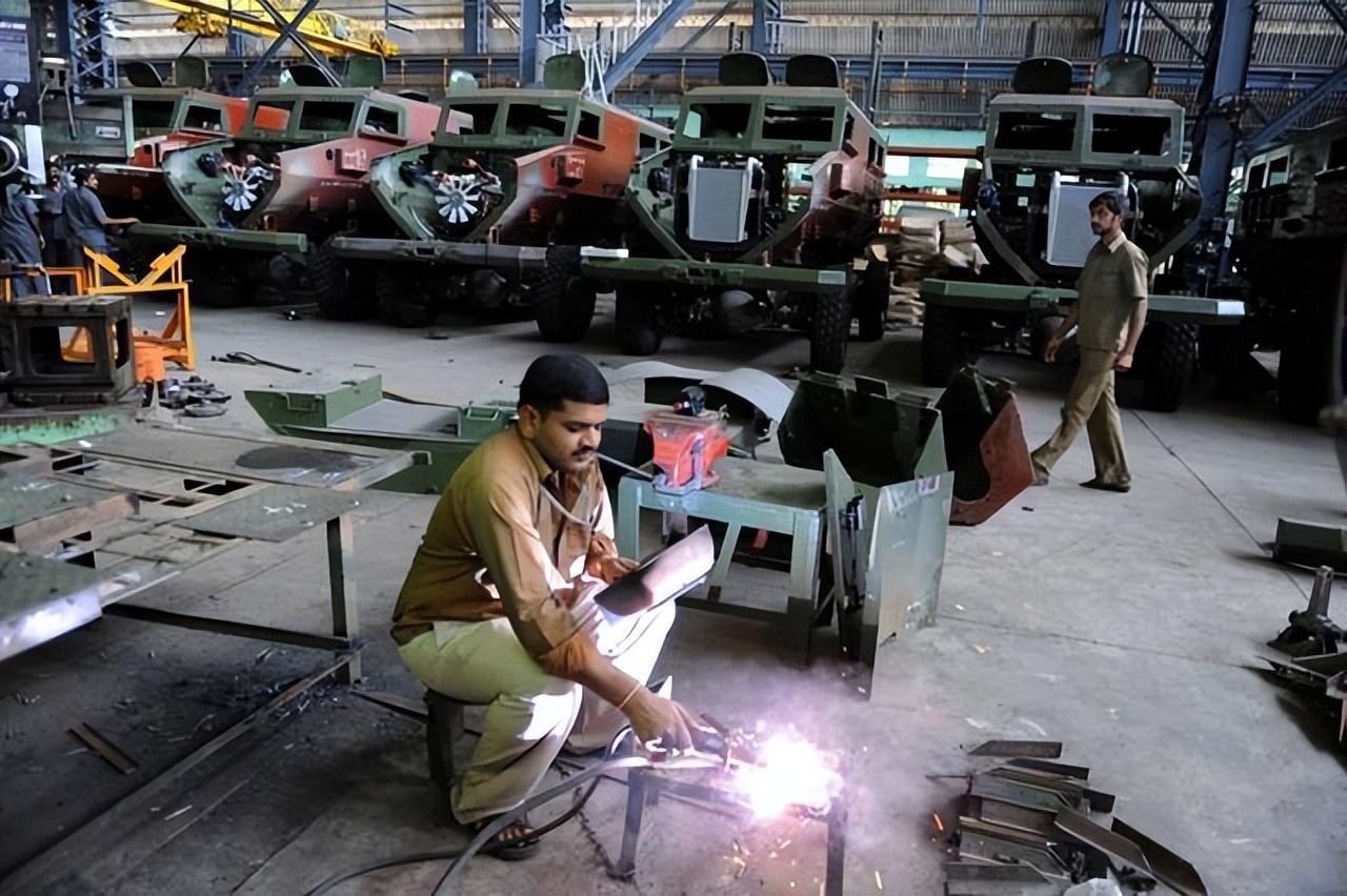 回顾捧着金饭碗却不会用不在非洲是我国的两个邻国