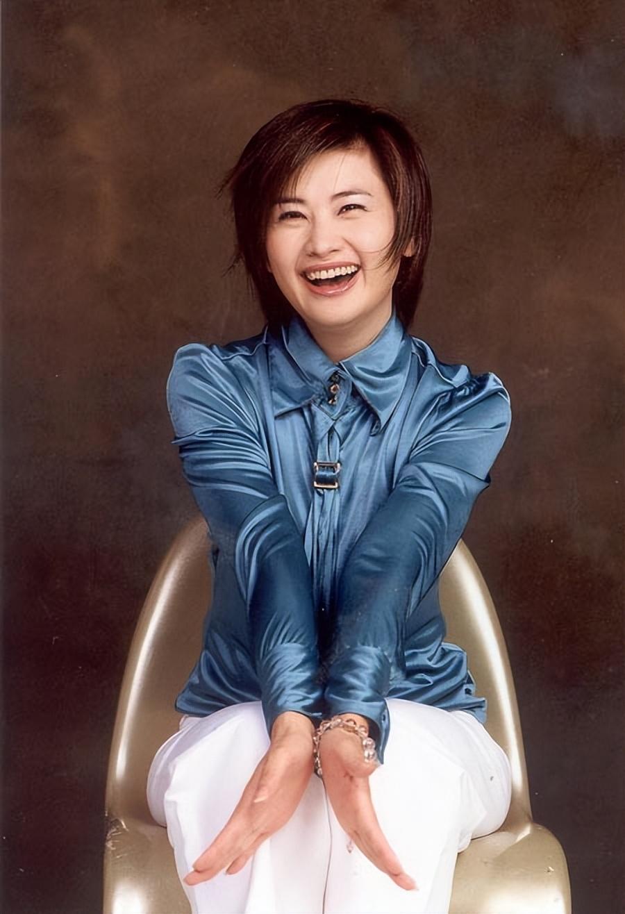 回顾吴小莉和亲哥浙江相认对方一贫如洗她有没有帮助哥哥