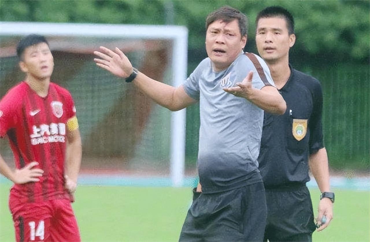 回顾范志毅女儿范斯晶气质优雅爱上30岁土豪与后妈相处和谐