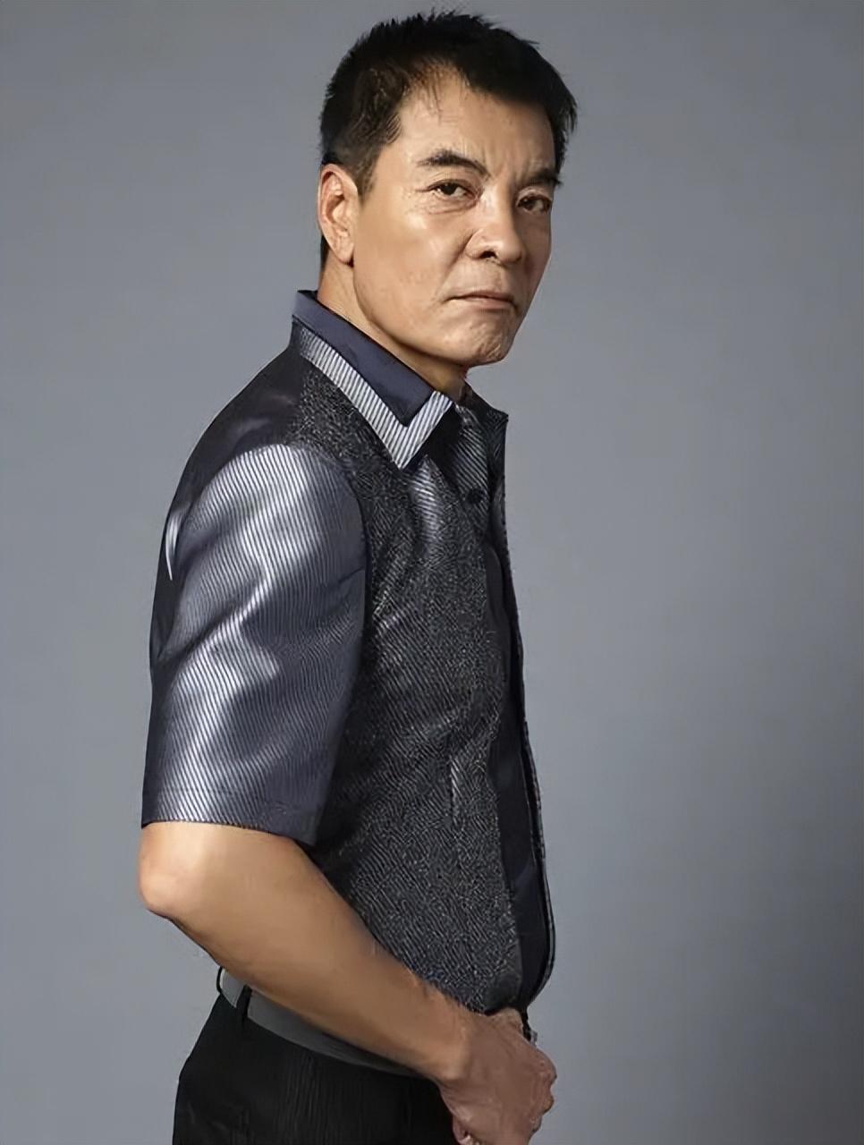 回顾何晴父亲早逝母亲患脑出血垂危与许亚军离婚后她还好吗