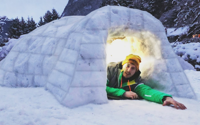 因纽特人住冰屋为何不冷?生火雪不会化吗,咋上厕所?