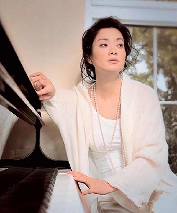 回顾歌手毛阿敏丈夫病逝后留下260亿遗产如今的选择令人泪目