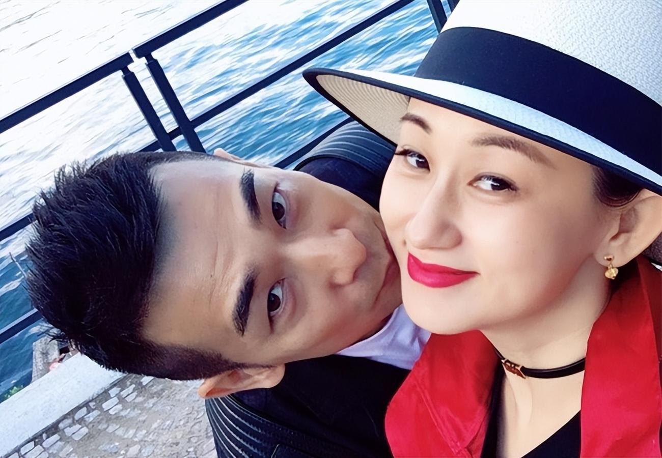 回顾赵文卓娶小8岁东北小丫婚后连生三胎如今一家其乐融融