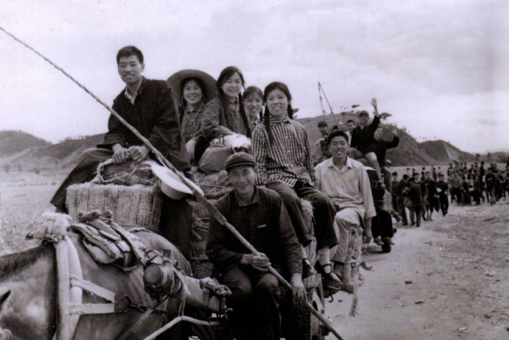 回顾女知青未婚产女女儿凭3岁记忆寻母42年后见到的却是舅舅